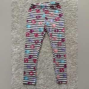 Dot Dot Smile Striped Lip Print Leggings Valentine’s Day size 7.